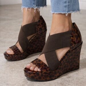 Taryn Rose Sawyer Sandals Tortoise Stretch Block Heel Size 6M. New!!